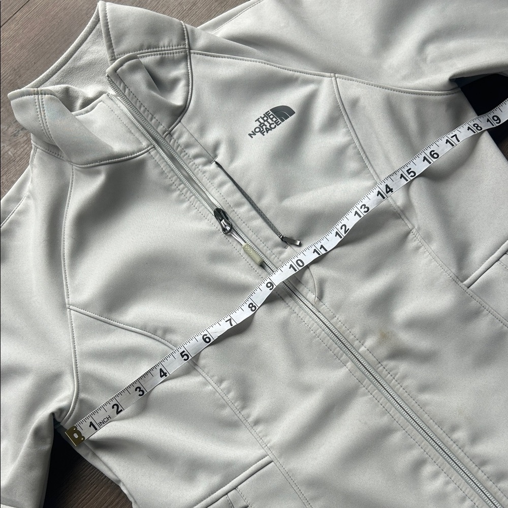 The North Face Women's White Ski Jacket ! Medium - Picture 6 of 9